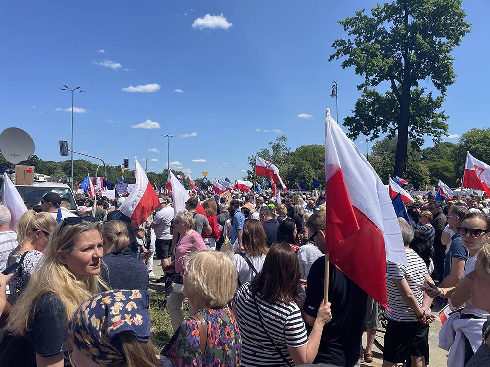 Polonya'da son yılların en büyük siyasi protestosu 15
